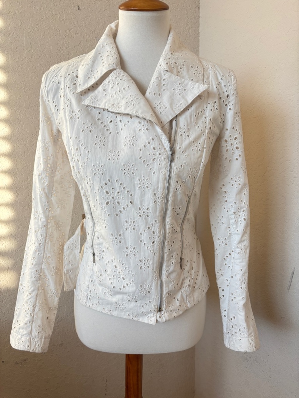 Sachin + Babi White Eyelet Moto Jacket Size 4 100% Cotton Silk Floral Lace Zip